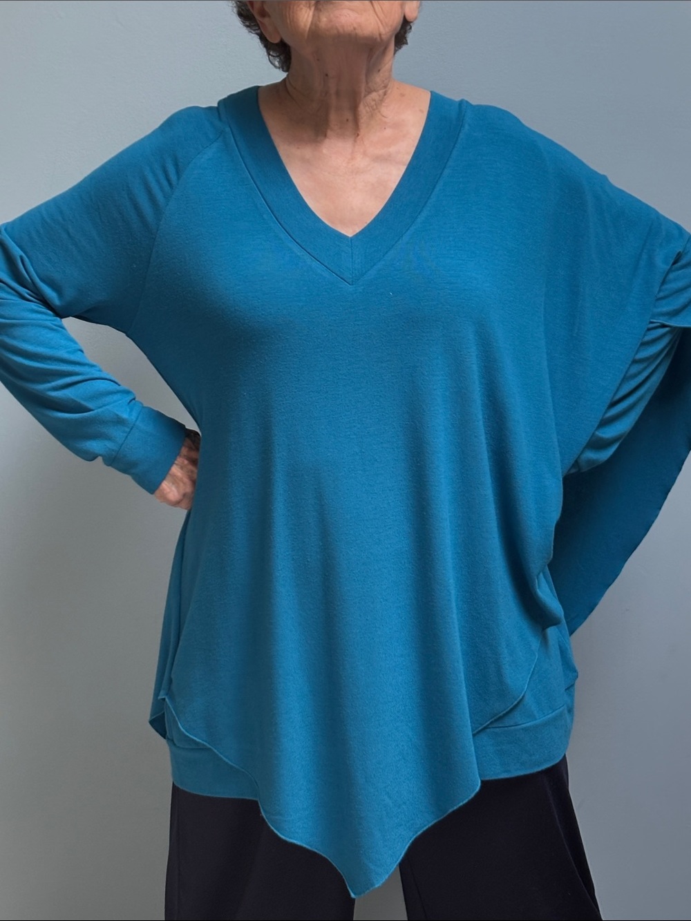 Soft Surroundings V-Neck Long Sleeve Asymmetric Knit Tunic in Teal Blue